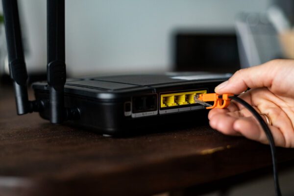 Ka iš tiesų slepia „Wi-Fi“ pavadinimas ir kokių klaidų reikėtų vengti Belaidis interneto ryšys su maršrutizatoriumi ir saugiais įrenginiais namuose