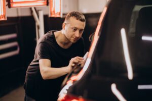 Tai skamba neįtikėtinai: Kaip tinkama poliravimo mašinėlė gali sutaupyti jums šimtus eurų ir laiko Automobilio poliravimas naudojant poliravimo mašinėlę